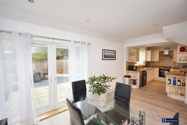 99 Belgrave Avenue, Romford photo 3