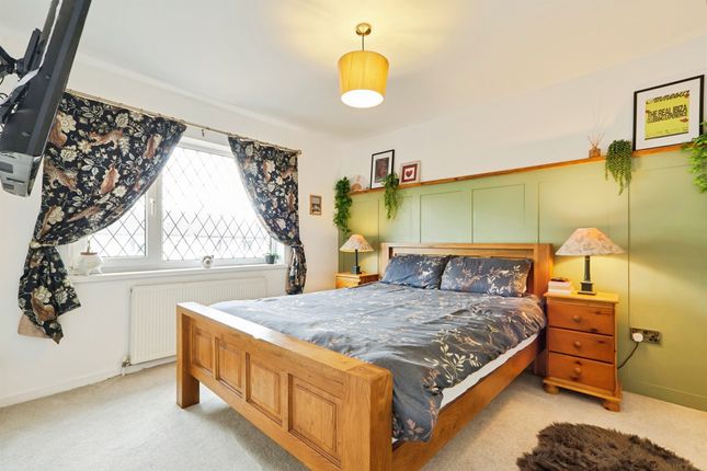 5, Coppice Wood Close, Leeds photo 4