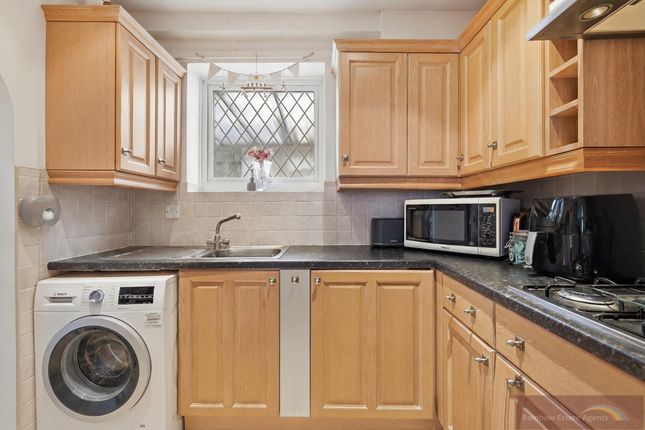 25, Collard Ave, Loughton photo 2