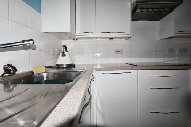 41, Regal Court, Bancroft, Hitchin photo 3