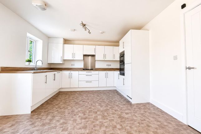 4, Horseshoe Close, Bourne End, Hemel Hempstead photo 3