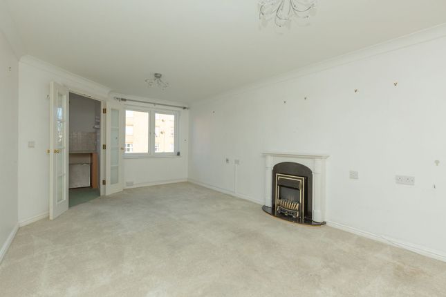 Flat for sale in The Grove, Read Court The Grove