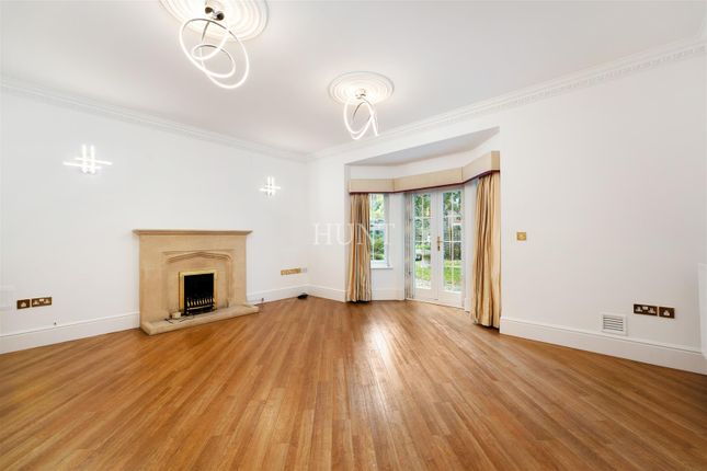 8, Regents Drive, Woodford Green photo 3