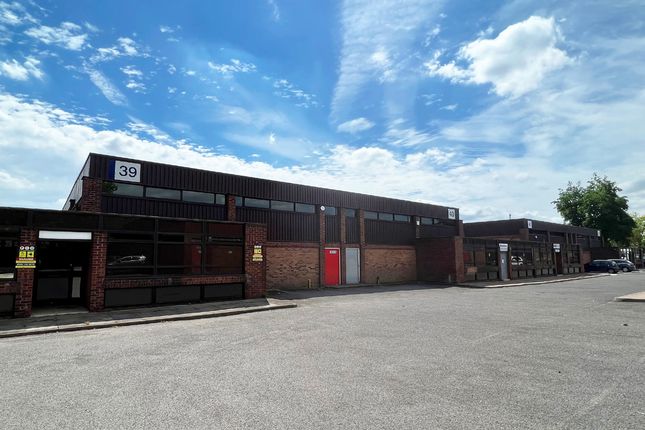 Warehouse to let in Suttons Business Park, Sutton Park Avenue, Earley, Reading