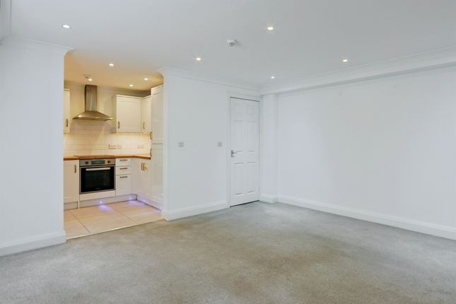 Flat Gd4, San Remo Towers, Sea Road, Bournemouth photo 3