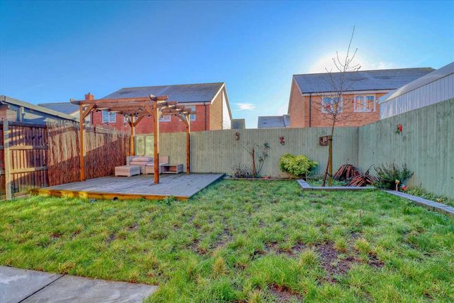 7, Honeypot Way, Walton on the naze photo 4