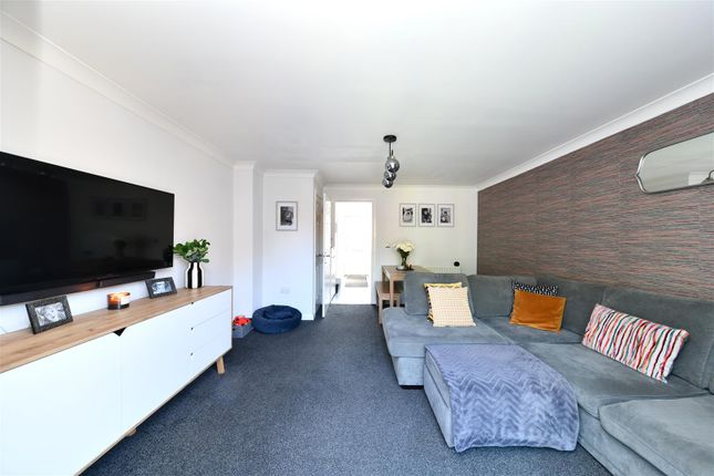 64, Grampian Place, Stevenage photo 3