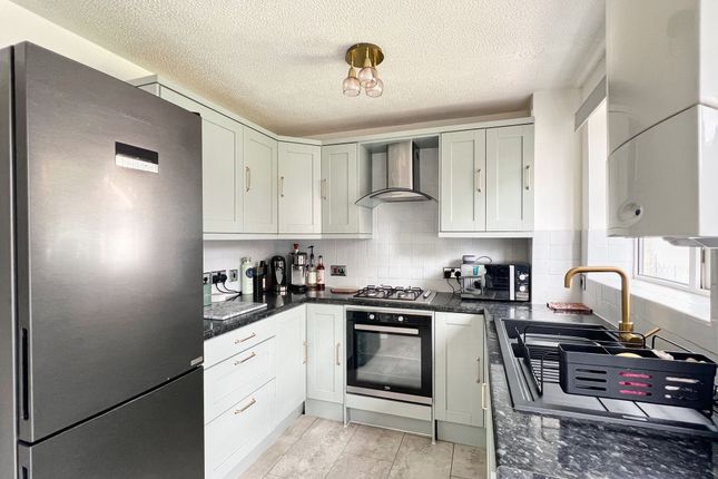69 Glan-y-Nant, Bridgend photo 3