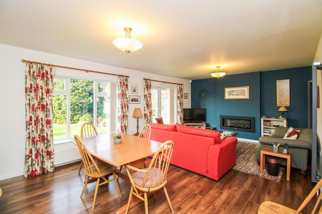 13, Southfield Close, Wakefield photo 4