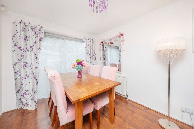 52, Gordon Road, Shepperton photo 4