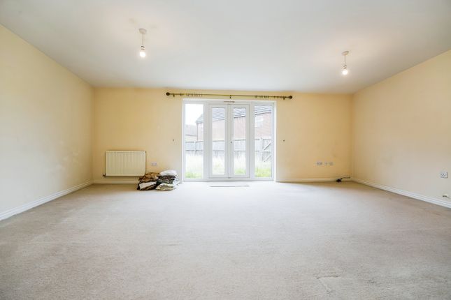 Town house for sale in Stinsford Crescent, Swindon