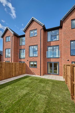 13, Fern Lodge Drive, Ashton-under-Lyne photo 3