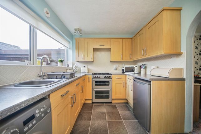32, Edgar Avenue, Stowmarket photo 4