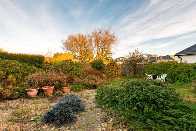 4 Strachan Gardens, Blackhall Edinburgh photo 2