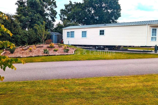 Thumbnail Mobile/park home for sale in Cathedral View Caravan Park Newark Road, Aubourn, Lincoln, Lincolnshire