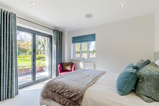 8642125-Interior13.Jpg
