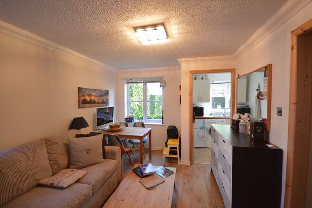 Flat to rent in Beacon Hill Road, Hindhead