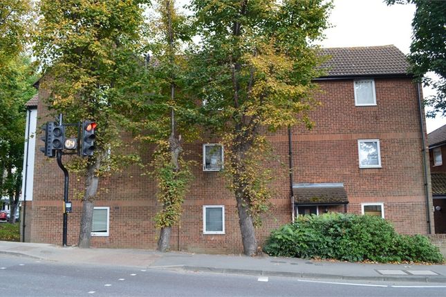Studio to rent in Matthews Close, Romford, Essex