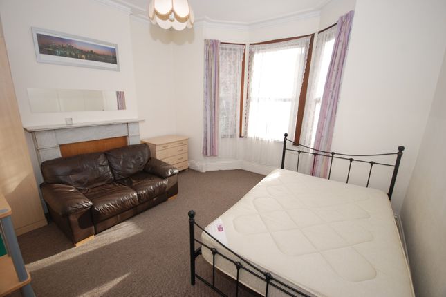 Terraced house to rent in Willes Road, Leamington Spa