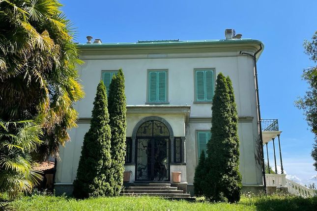 Thumbnail Villa for sale in Via Liveria, 9, 22070 Lucino Co, Italy