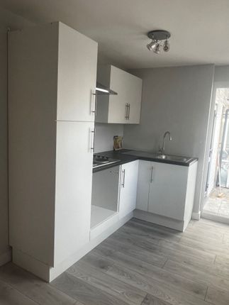 Upper Rainham Road, Hornchurch photo 4