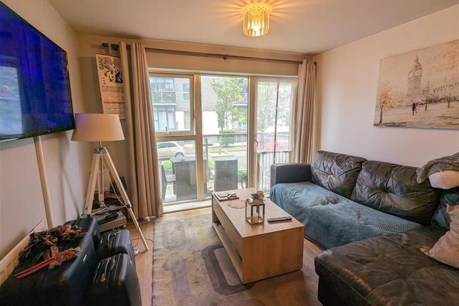 Flat for sale in Clovelly Place, Ingress Park, Kent