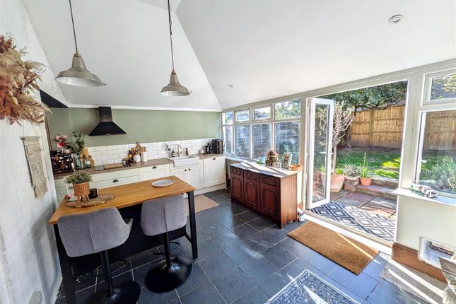 19, Woodside, Barnham photo 3