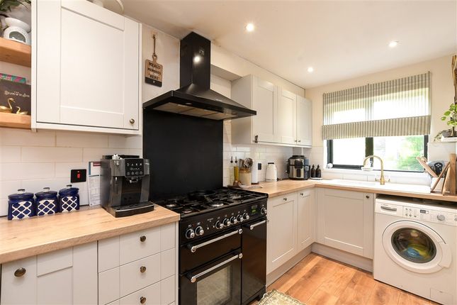Saxley, Horley photo 4