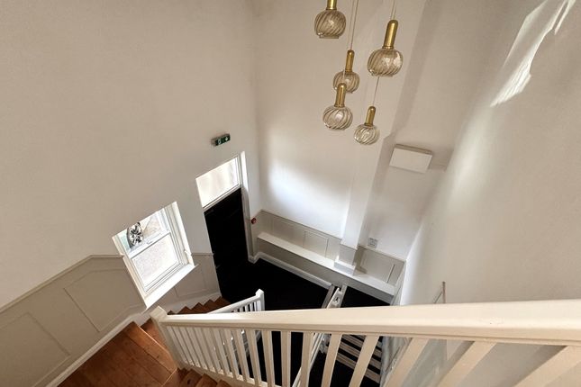 Flat above 16 - 18 Bank Road, Matlock Derbyshire photo 2