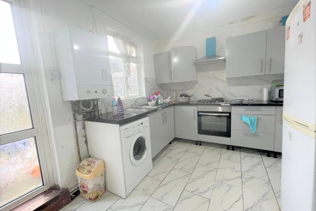 Thumbnail Flat to rent in East Road, Chadwell Heath, Romford
