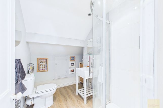 Bedroom 3 / Guest Bathroom
