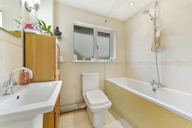 End terrace house for sale in Bracken End, Isleworth