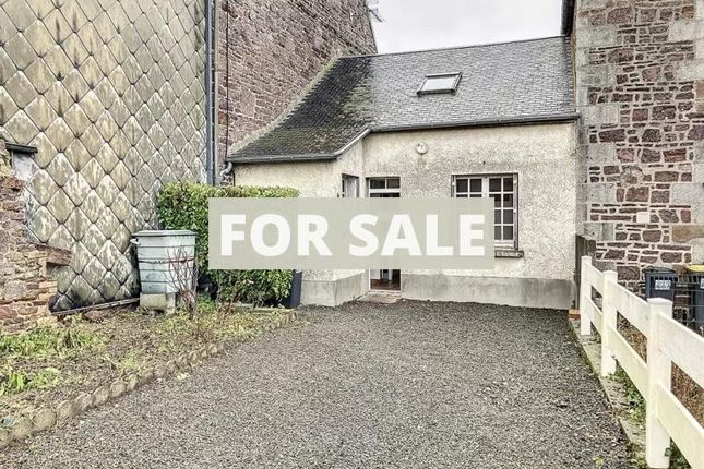 Cottage for sale in Moyon, Basse-Normandie, 50860, France