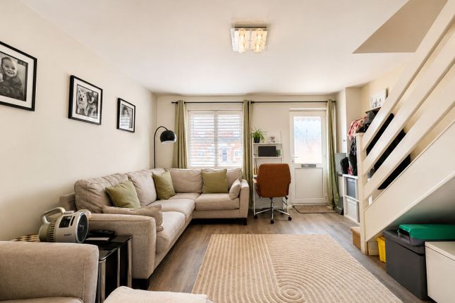 72, Ellen Way, Great Notley photo 4