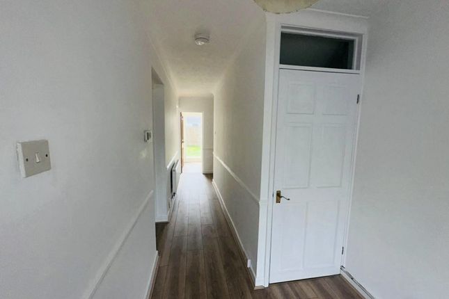55, PARK AVENUE, THATCHAM photo 4
