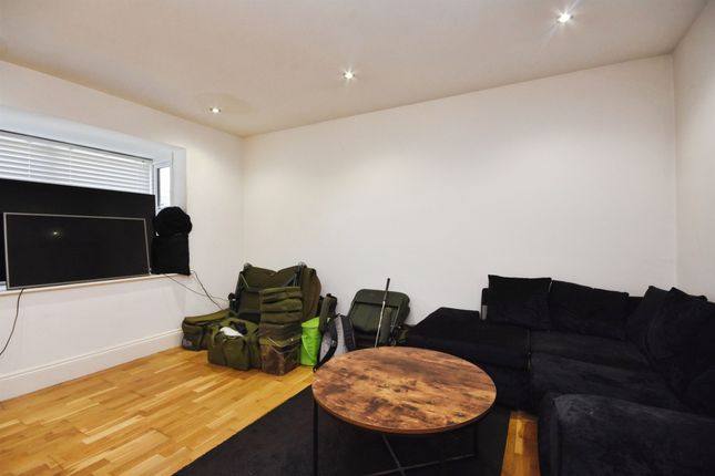 13, Little Dytchleys Mews, Coxtie Green Road, Brentwood photo 4