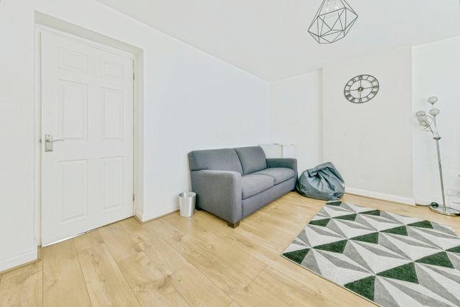 13, William Place, Hertfordshire photo 4
