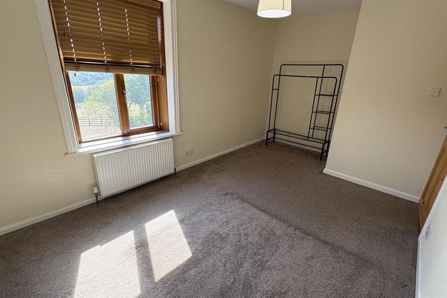 232, Upper Batley Low Lane, Batley photo 4