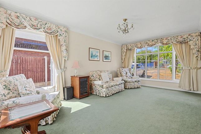 Rowan House, Folly Chase, Hockley photo 3
