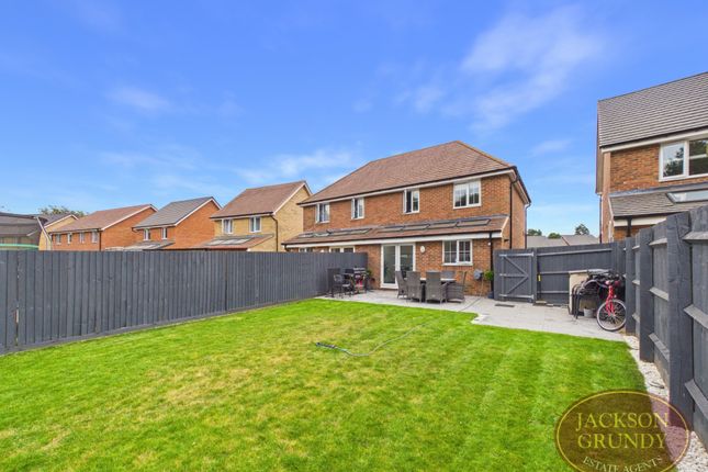 21, Vicarage Farm Drive, Northampton photo 2