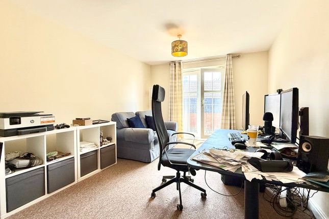 22, Horsecroft Way, Reading photo 3