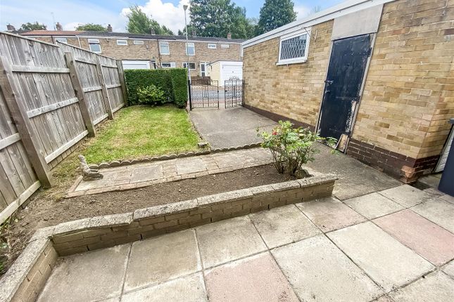 19, Oakfield, Newton Aycliffe photo 2