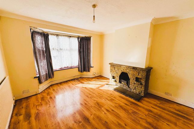 108, The Crossways, Hounslow photo 2