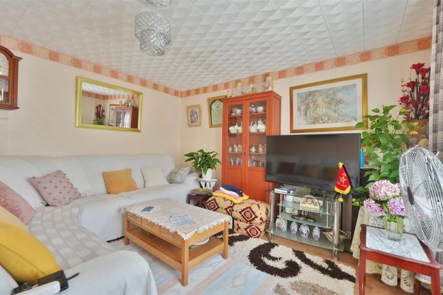 141, Waterbeach Road, Slough photo 2