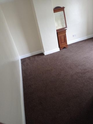 Briarwood Drive, Bradford photo 3