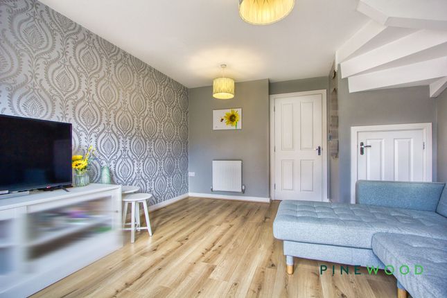 6 Vicarage Walk, Chesterfield photo 2
