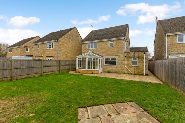 135, Alexander Drive, Cirencester photo 2