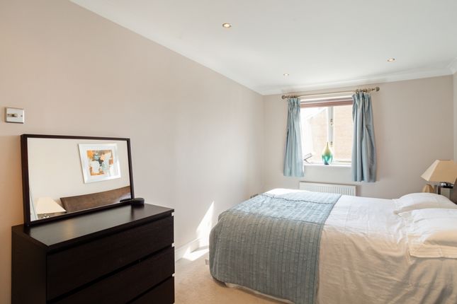 Town house to rent in Lynwood Road, Thames Ditton