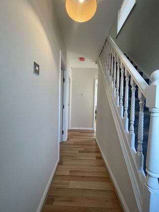 34, Woodend Court, Bradford photo 5