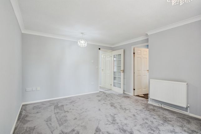 15, De Lisle Court, Loughborough photo 3